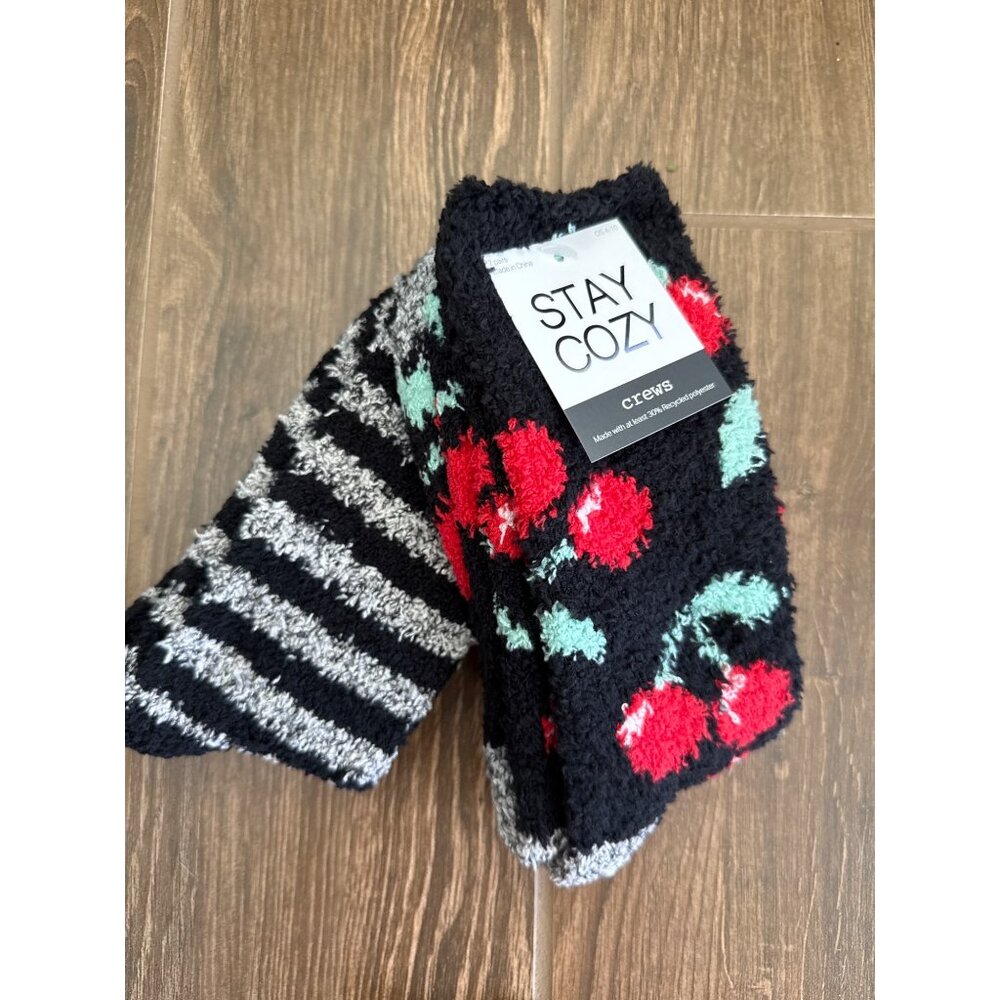 Stay Cozy Women's Striped Fuzzy Crew Socks NEW size 4-10